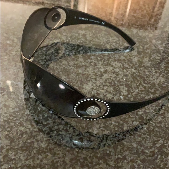 Versace sunglasses - Picture 10 of 12